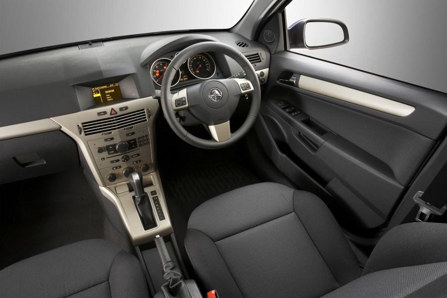  Holden Astra CDX Wagon 2008 года  (фото 10 из 13)